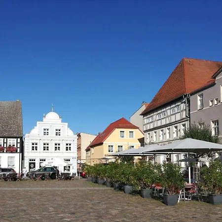 Fewo-bis-2-pers-inmitten-den-yachthafens-ueckermuende-stettiner-haff-ostsee Ueckermunde