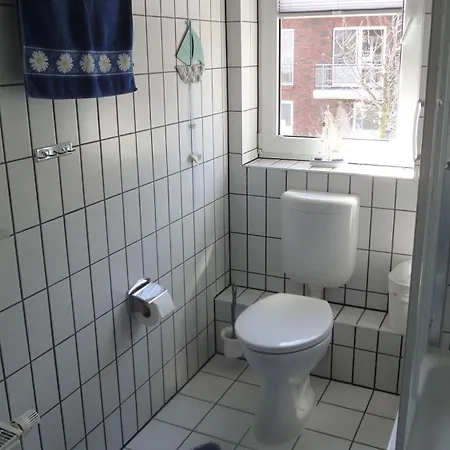 Fewo-bis-2-pers-inmitten-den-yachthafens-ueckermuende-stettiner-haff-ostsee *