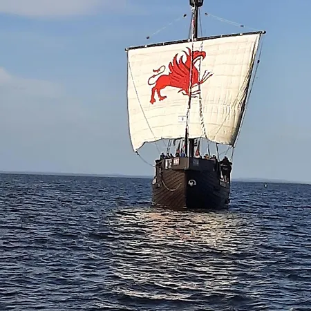 Fewo-bis-2-pers-inmitten-den-yachthafens-ueckermuende-stettiner-haff-ostsee * Ueckermunde