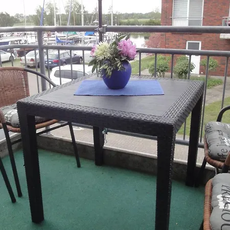 Fewo-bis-2-pers-inmitten-den-yachthafens-ueckermuende-stettiner-haff-ostsee Apartment