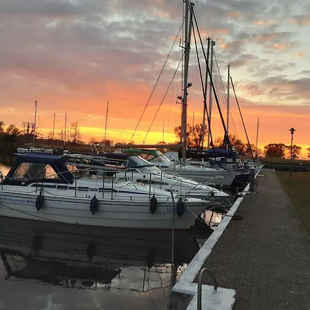 Apartment Fewo-bis-2-pers-inmitten-den-yachthafens-ueckermuende-stettiner-haff-ostsee *